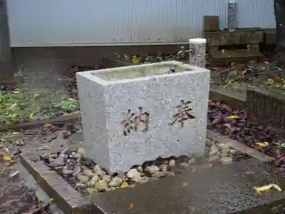 神明社の手水舎
