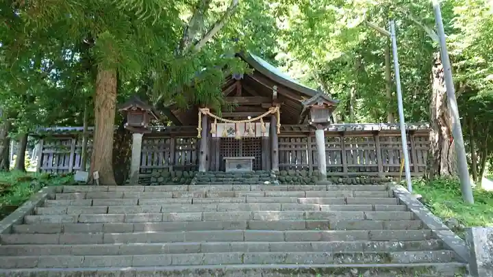 諏訪大社上社前宮の本殿・本堂