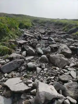 月山神社本宮の周辺