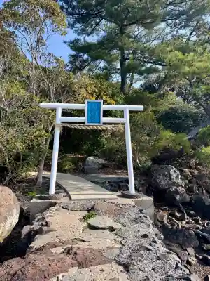 龍神社の{uncategorized: "未分類", other: "その他", undefined: "問題あり", building: "その他建物", grave: "お墓", sacred_gate: "鳥居", guardian: "狛犬", statue: "像", buddha: "仏像", history: "歴史", nature: "自然", garden: "庭園", animal: "動物", pagoda: "塔", temizu: "手水舎", mountain_gate: "山門・神門", sanctuary: "本殿・本堂", subordinate: "末社・摂社", art: "芸術", scenery: "景色", jizo: "地蔵", ema: "絵馬", goshuin: "御朱印", omikuji: "おみくじ", items: "授与品その他", amulet: "お守り", goshuincho: "御朱印帳", eats: "食事", festival: "お祭り", votive_dance: "神楽", shichigosan: "七五三参", wedding: "結婚式", experience: "体験その他", initially: "初詣", around: "周辺", anti_infection: "感染症対策"}