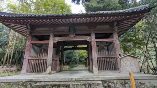 勝持寺（花の寺）の山門・神門