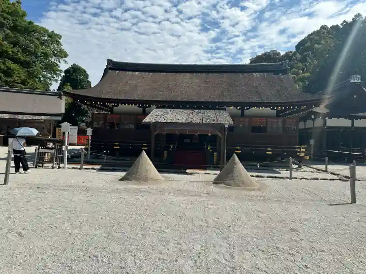 賀茂別雷神社(上賀茂神社)の{uncategorized: "未分類", other: "その他", undefined: "問題あり", building: "その他建物", grave: "お墓", sacred_gate: "鳥居", guardian: "狛犬", statue: "像", buddha: "仏像", history: "歴史", nature: "自然", garden: "庭園", animal: "動物", pagoda: "塔", temizu: "手水舎", mountain_gate: "山門・神門", sanctuary: "本殿・本堂", subordinate: "末社・摂社", art: "芸術", scenery: "景色", jizo: "地蔵", ema: "絵馬", goshuin: "御朱印", omikuji: "おみくじ", items: "授与品その他", amulet: "お守り", goshuincho: "御朱印帳", eats: "食事", festival: "お祭り", votive_dance: "神楽", shichigosan: "七五三参", wedding: "結婚式", experience: "体験その他", initially: "初詣", around: "周辺", anti_infection: "感染症対策"}