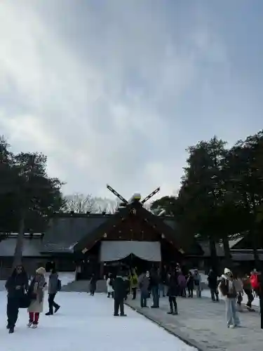 北海道神宮の{uncategorized: "未分類", other: "その他", undefined: "問題あり", building: "その他建物", grave: "お墓", sacred_gate: "鳥居", guardian: "狛犬", statue: "像", buddha: "仏像", history: "歴史", nature: "自然", garden: "庭園", animal: "動物", pagoda: "塔", temizu: "手水舎", mountain_gate: "山門・神門", sanctuary: "本殿・本堂", subordinate: "末社・摂社", art: "芸術", scenery: "景色", jizo: "地蔵", ema: "絵馬", goshuin: "御朱印", omikuji: "おみくじ", items: "授与品その他", amulet: "お守り", goshuincho: "御朱印帳", eats: "食事", festival: "お祭り", votive_dance: "神楽", shichigosan: "七五三参", wedding: "結婚式", experience: "体験その他", initially: "初詣", around: "周辺", anti_infection: "感染症対策"}