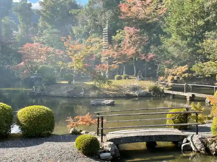 清凉寺の庭園