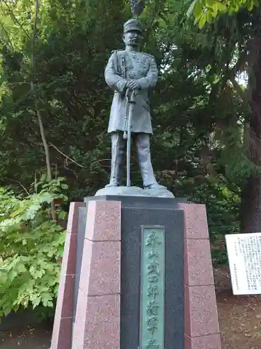 永山神社の像