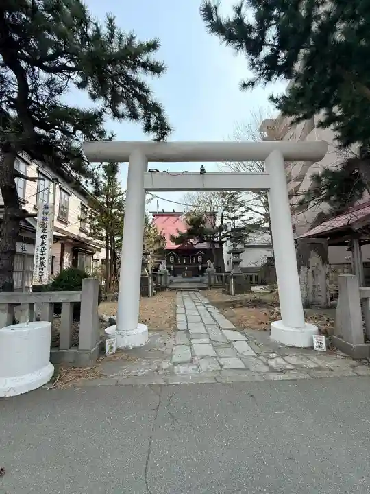 海神社の{uncategorized: "未分類", other: "その他", undefined: "問題あり", building: "その他建物", grave: "お墓", sacred_gate: "鳥居", guardian: "狛犬", statue: "像", buddha: "仏像", history: "歴史", nature: "自然", garden: "庭園", animal: "動物", pagoda: "塔", temizu: "手水舎", mountain_gate: "山門・神門", sanctuary: "本殿・本堂", subordinate: "末社・摂社", art: "芸術", scenery: "景色", jizo: "地蔵", ema: "絵馬", goshuin: "御朱印", omikuji: "おみくじ", items: "授与品その他", amulet: "お守り", goshuincho: "御朱印帳", eats: "食事", festival: "お祭り", votive_dance: "神楽", shichigosan: "七五三参", wedding: "結婚式", experience: "体験その他", initially: "初詣", around: "周辺", anti_infection: "感染症対策"}