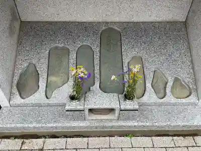 真弘寺の{uncategorized: "未分類", other: "その他", undefined: "問題あり", building: "その他建物", grave: "お墓", sacred_gate: "鳥居", guardian: "狛犬", statue: "像", buddha: "仏像", history: "歴史", nature: "自然", garden: "庭園", animal: "動物", pagoda: "塔", temizu: "手水舎", mountain_gate: "山門・神門", sanctuary: "本殿・本堂", subordinate: "末社・摂社", art: "芸術", scenery: "景色", jizo: "地蔵", ema: "絵馬", goshuin: "御朱印", omikuji: "おみくじ", items: "授与品その他", amulet: "お守り", goshuincho: "御朱印帳", eats: "食事", festival: "お祭り", votive_dance: "神楽", shichigosan: "七五三参", wedding: "結婚式", experience: "体験その他", initially: "初詣", around: "周辺", anti_infection: "感染症対策"}