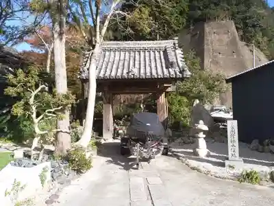 中之院（嵓窟山根本中院）の山門・神門