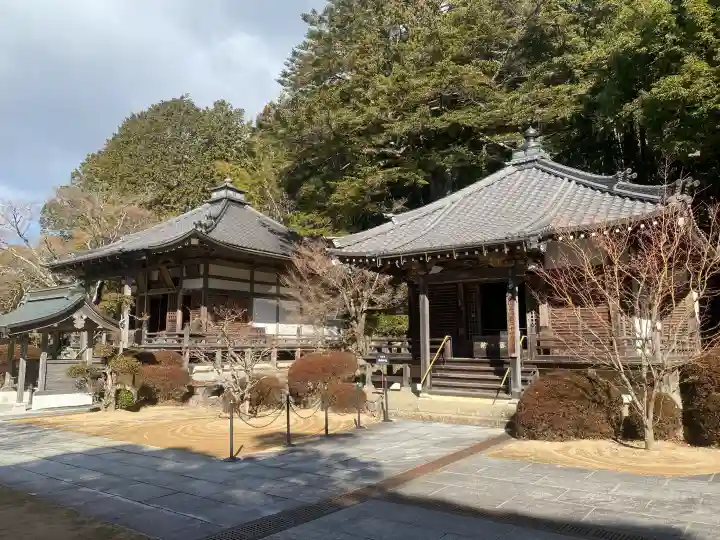 花山院菩提寺の{uncategorized: "未分類", other: "その他", undefined: "問題あり", building: "その他建物", grave: "お墓", sacred_gate: "鳥居", guardian: "狛犬", statue: "像", buddha: "仏像", history: "歴史", nature: "自然", garden: "庭園", animal: "動物", pagoda: "塔", temizu: "手水舎", mountain_gate: "山門・神門", sanctuary: "本殿・本堂", subordinate: "末社・摂社", art: "芸術", scenery: "景色", jizo: "地蔵", ema: "絵馬", goshuin: "御朱印", omikuji: "おみくじ", items: "授与品その他", amulet: "お守り", goshuincho: "御朱印帳", eats: "食事", festival: "お祭り", votive_dance: "神楽", shichigosan: "七五三参", wedding: "結婚式", experience: "体験その他", initially: "初詣", around: "周辺", anti_infection: "感染症対策"}