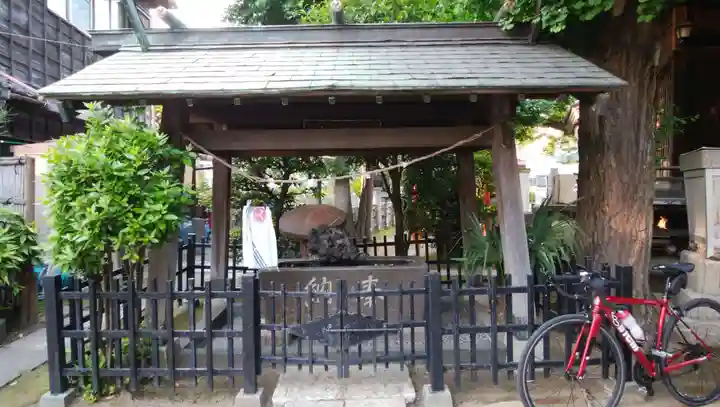 春日神社の手水舎