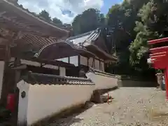 白山神社の本殿