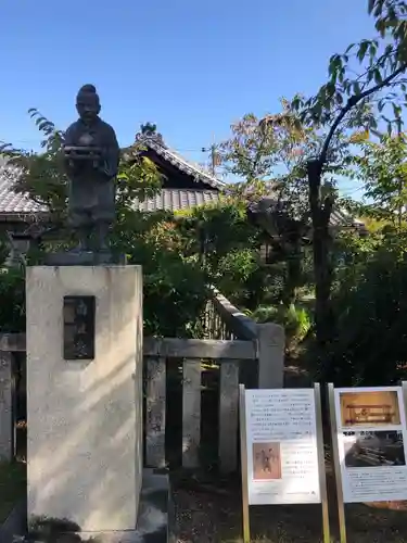 離宮八幡宮の像