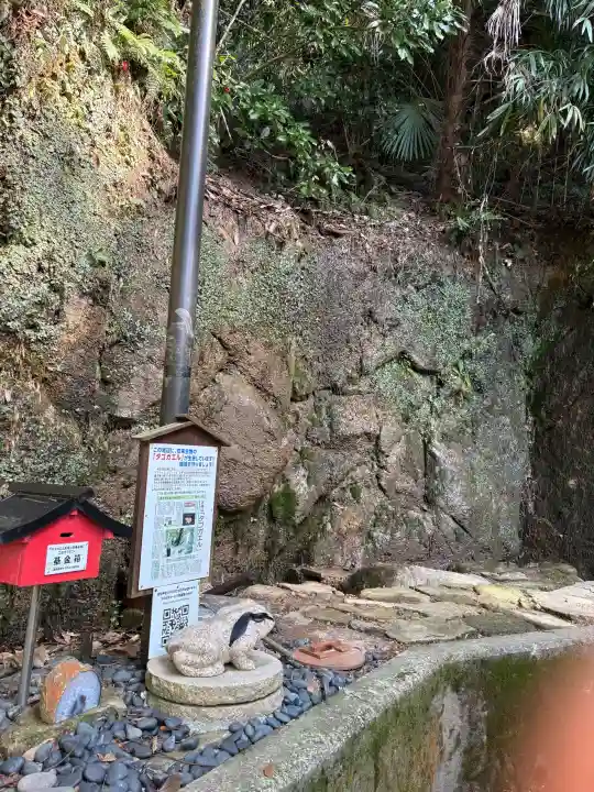 湯所神社の{uncategorized: "未分類", other: "その他", undefined: "問題あり", building: "その他建物", grave: "お墓", sacred_gate: "鳥居", guardian: "狛犬", statue: "像", buddha: "仏像", history: "歴史", nature: "自然", garden: "庭園", animal: "動物", pagoda: "塔", temizu: "手水舎", mountain_gate: "山門・神門", sanctuary: "本殿・本堂", subordinate: "末社・摂社", art: "芸術", scenery: "景色", jizo: "地蔵", ema: "絵馬", goshuin: "御朱印", omikuji: "おみくじ", items: "授与品その他", amulet: "お守り", goshuincho: "御朱印帳", eats: "食事", festival: "お祭り", votive_dance: "神楽", shichigosan: "七五三参", wedding: "結婚式", experience: "体験その他", initially: "初詣", around: "周辺", anti_infection: "感染症対策"}