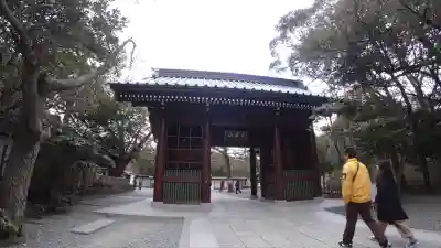 高徳院の山門・神門