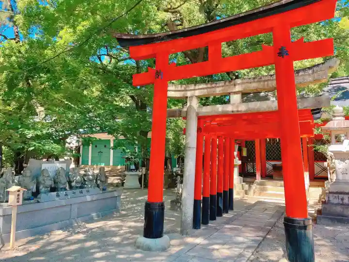 藤森神社の{uncategorized: "未分類", other: "その他", undefined: "問題あり", building: "その他建物", grave: "お墓", sacred_gate: "鳥居", guardian: "狛犬", statue: "像", buddha: "仏像", history: "歴史", nature: "自然", garden: "庭園", animal: "動物", pagoda: "塔", temizu: "手水舎", mountain_gate: "山門・神門", sanctuary: "本殿・本堂", subordinate: "末社・摂社", art: "芸術", scenery: "景色", jizo: "地蔵", ema: "絵馬", goshuin: "御朱印", omikuji: "おみくじ", items: "授与品その他", amulet: "お守り", goshuincho: "御朱印帳", eats: "食事", festival: "お祭り", votive_dance: "神楽", shichigosan: "七五三参", wedding: "結婚式", experience: "体験その他", initially: "初詣", around: "周辺", anti_infection: "感染症対策"}