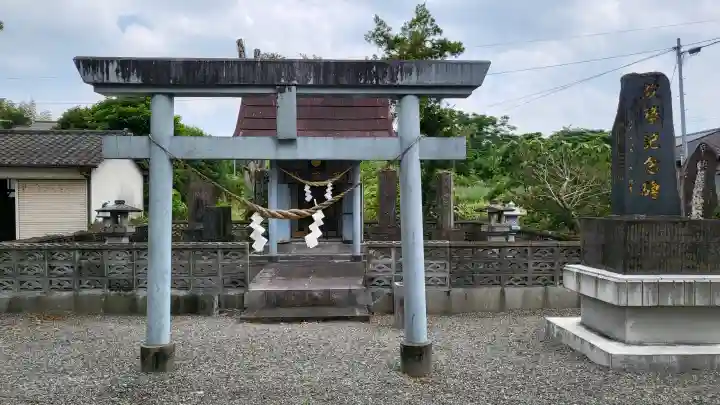 紫尾神社の{uncategorized: "未分類", other: "その他", undefined: "問題あり", building: "その他建物", grave: "お墓", sacred_gate: "鳥居", guardian: "狛犬", statue: "像", buddha: "仏像", history: "歴史", nature: "自然", garden: "庭園", animal: "動物", pagoda: "塔", temizu: "手水舎", mountain_gate: "山門・神門", sanctuary: "本殿・本堂", subordinate: "末社・摂社", art: "芸術", scenery: "景色", jizo: "地蔵", ema: "絵馬", goshuin: "御朱印", omikuji: "おみくじ", items: "授与品その他", amulet: "お守り", goshuincho: "御朱印帳", eats: "食事", festival: "お祭り", votive_dance: "神楽", shichigosan: "七五三参", wedding: "結婚式", experience: "体験その他", initially: "初詣", around: "周辺", anti_infection: "感染症対策"}