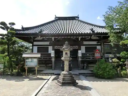 帯解寺の本殿・本堂