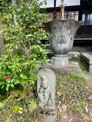 臨江寺の{uncategorized: "未分類", other: "その他", undefined: "問題あり", building: "その他建物", grave: "お墓", sacred_gate: "鳥居", guardian: "狛犬", statue: "像", buddha: "仏像", history: "歴史", nature: "自然", garden: "庭園", animal: "動物", pagoda: "塔", temizu: "手水舎", mountain_gate: "山門・神門", sanctuary: "本殿・本堂", subordinate: "末社・摂社", art: "芸術", scenery: "景色", jizo: "地蔵", ema: "絵馬", goshuin: "御朱印", omikuji: "おみくじ", items: "授与品その他", amulet: "お守り", goshuincho: "御朱印帳", eats: "食事", festival: "お祭り", votive_dance: "神楽", shichigosan: "七五三参", wedding: "結婚式", experience: "体験その他", initially: "初詣", around: "周辺", anti_infection: "感染症対策"}