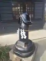 金山神社(若宮八幡宮境内社)の像