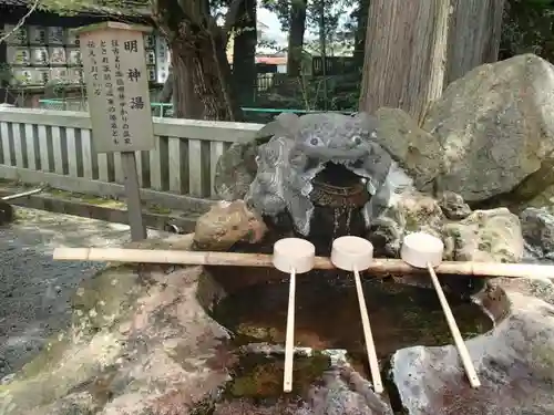 諏訪大社の手水舎