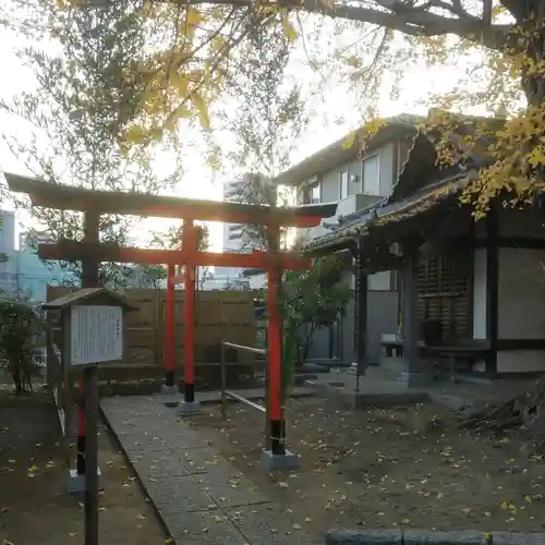 稼穡稲荷社の鳥居