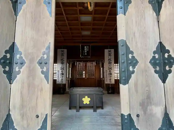 高岡市護国神社の本殿・本堂