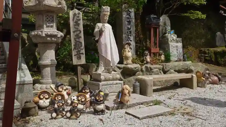 山王寺の{uncategorized: "未分類", other: "その他", undefined: "問題あり", building: "その他建物", grave: "お墓", sacred_gate: "鳥居", guardian: "狛犬", statue: "像", buddha: "仏像", history: "歴史", nature: "自然", garden: "庭園", animal: "動物", pagoda: "塔", temizu: "手水舎", mountain_gate: "山門・神門", sanctuary: "本殿・本堂", subordinate: "末社・摂社", art: "芸術", scenery: "景色", jizo: "地蔵", ema: "絵馬", goshuin: "御朱印", omikuji: "おみくじ", items: "授与品その他", amulet: "お守り", goshuincho: "御朱印帳", eats: "食事", festival: "お祭り", votive_dance: "神楽", shichigosan: "七五三参", wedding: "結婚式", experience: "体験その他", initially: "初詣", around: "周辺", anti_infection: "感染症対策"}
