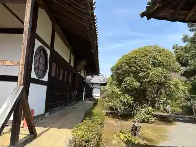 浄住寺の{uncategorized: "未分類", other: "その他", undefined: "問題あり", building: "その他建物", grave: "お墓", sacred_gate: "鳥居", guardian: "狛犬", statue: "像", buddha: "仏像", history: "歴史", nature: "自然", garden: "庭園", animal: "動物", pagoda: "塔", temizu: "手水舎", mountain_gate: "山門・神門", sanctuary: "本殿・本堂", subordinate: "末社・摂社", art: "芸術", scenery: "景色", jizo: "地蔵", ema: "絵馬", goshuin: "御朱印", omikuji: "おみくじ", items: "授与品その他", amulet: "お守り", goshuincho: "御朱印帳", eats: "食事", festival: "お祭り", votive_dance: "神楽", shichigosan: "七五三参", wedding: "結婚式", experience: "体験その他", initially: "初詣", around: "周辺", anti_infection: "感染症対策"}
