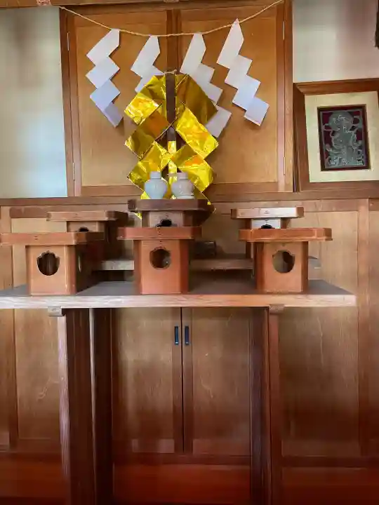 伊勢ケ渕弁天宮の{uncategorized: "未分類", other: "その他", undefined: "問題あり", building: "その他建物", grave: "お墓", sacred_gate: "鳥居", guardian: "狛犬", statue: "像", buddha: "仏像", history: "歴史", nature: "自然", garden: "庭園", animal: "動物", pagoda: "塔", temizu: "手水舎", mountain_gate: "山門・神門", sanctuary: "本殿・本堂", subordinate: "末社・摂社", art: "芸術", scenery: "景色", jizo: "地蔵", ema: "絵馬", goshuin: "御朱印", omikuji: "おみくじ", items: "授与品その他", amulet: "お守り", goshuincho: "御朱印帳", eats: "食事", festival: "お祭り", votive_dance: "神楽", shichigosan: "七五三参", wedding: "結婚式", experience: "体験その他", initially: "初詣", around: "周辺", anti_infection: "感染症対策"}