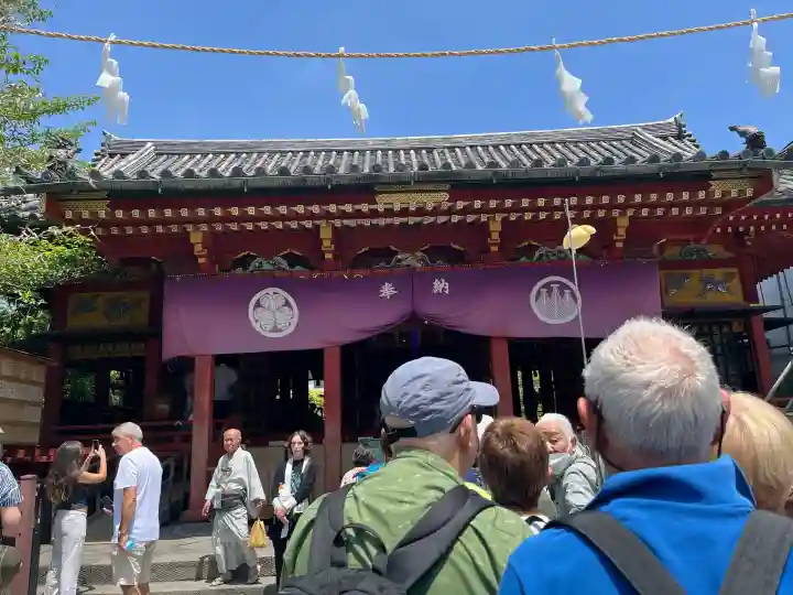 浅草神社の{uncategorized: "未分類", other: "その他", undefined: "問題あり", building: "その他建物", grave: "お墓", sacred_gate: "鳥居", guardian: "狛犬", statue: "像", buddha: "仏像", history: "歴史", nature: "自然", garden: "庭園", animal: "動物", pagoda: "塔", temizu: "手水舎", mountain_gate: "山門・神門", sanctuary: "本殿・本堂", subordinate: "末社・摂社", art: "芸術", scenery: "景色", jizo: "地蔵", ema: "絵馬", goshuin: "御朱印", omikuji: "おみくじ", items: "授与品その他", amulet: "お守り", goshuincho: "御朱印帳", eats: "食事", festival: "お祭り", votive_dance: "神楽", shichigosan: "七五三参", wedding: "結婚式", experience: "体験その他", initially: "初詣", around: "周辺", anti_infection: "感染症対策"}