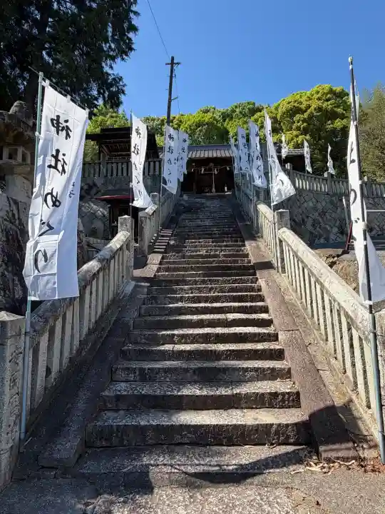 須佐能表神社の{uncategorized: "未分類", other: "その他", undefined: "問題あり", building: "その他建物", grave: "お墓", sacred_gate: "鳥居", guardian: "狛犬", statue: "像", buddha: "仏像", history: "歴史", nature: "自然", garden: "庭園", animal: "動物", pagoda: "塔", temizu: "手水舎", mountain_gate: "山門・神門", sanctuary: "本殿・本堂", subordinate: "末社・摂社", art: "芸術", scenery: "景色", jizo: "地蔵", ema: "絵馬", goshuin: "御朱印", omikuji: "おみくじ", items: "授与品その他", amulet: "お守り", goshuincho: "御朱印帳", eats: "食事", festival: "お祭り", votive_dance: "神楽", shichigosan: "七五三参", wedding: "結婚式", experience: "体験その他", initially: "初詣", around: "周辺", anti_infection: "感染症対策"}