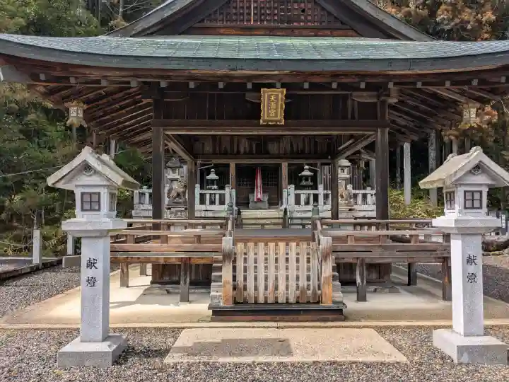 天満神社の{uncategorized: "未分類", other: "その他", undefined: "問題あり", building: "その他建物", grave: "お墓", sacred_gate: "鳥居", guardian: "狛犬", statue: "像", buddha: "仏像", history: "歴史", nature: "自然", garden: "庭園", animal: "動物", pagoda: "塔", temizu: "手水舎", mountain_gate: "山門・神門", sanctuary: "本殿・本堂", subordinate: "末社・摂社", art: "芸術", scenery: "景色", jizo: "地蔵", ema: "絵馬", goshuin: "御朱印", omikuji: "おみくじ", items: "授与品その他", amulet: "お守り", goshuincho: "御朱印帳", eats: "食事", festival: "お祭り", votive_dance: "神楽", shichigosan: "七五三参", wedding: "結婚式", experience: "体験その他", initially: "初詣", around: "周辺", anti_infection: "感染症対策"}