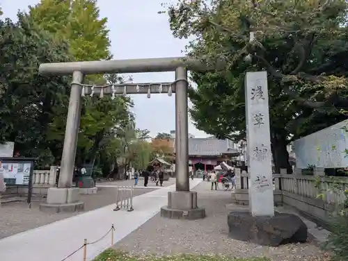 浅草神社の鳥居