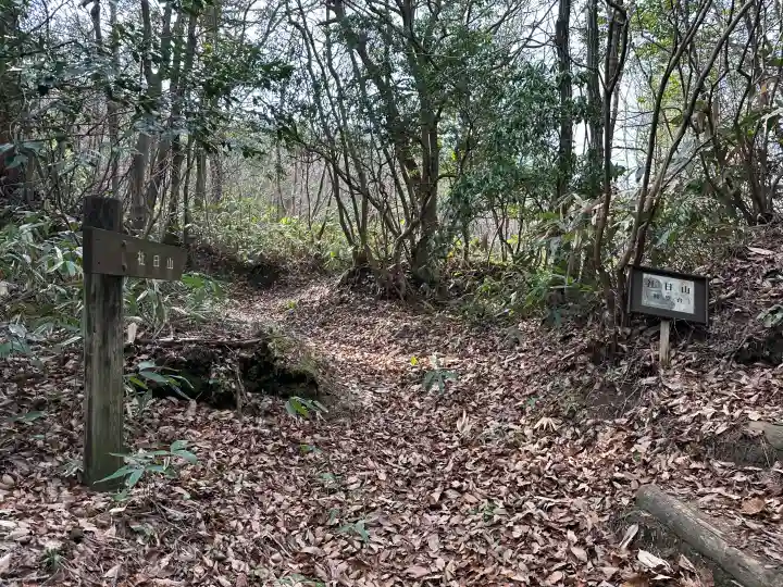 比婆山久米神社(奥の宮)の{uncategorized: "未分類", other: "その他", undefined: "問題あり", building: "その他建物", grave: "お墓", sacred_gate: "鳥居", guardian: "狛犬", statue: "像", buddha: "仏像", history: "歴史", nature: "自然", garden: "庭園", animal: "動物", pagoda: "塔", temizu: "手水舎", mountain_gate: "山門・神門", sanctuary: "本殿・本堂", subordinate: "末社・摂社", art: "芸術", scenery: "景色", jizo: "地蔵", ema: "絵馬", goshuin: "御朱印", omikuji: "おみくじ", items: "授与品その他", amulet: "お守り", goshuincho: "御朱印帳", eats: "食事", festival: "お祭り", votive_dance: "神楽", shichigosan: "七五三参", wedding: "結婚式", experience: "体験その他", initially: "初詣", around: "周辺", anti_infection: "感染症対策"}