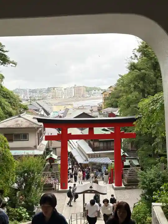 江島神社の{uncategorized: "未分類", other: "その他", undefined: "問題あり", building: "その他建物", grave: "お墓", sacred_gate: "鳥居", guardian: "狛犬", statue: "像", buddha: "仏像", history: "歴史", nature: "自然", garden: "庭園", animal: "動物", pagoda: "塔", temizu: "手水舎", mountain_gate: "山門・神門", sanctuary: "本殿・本堂", subordinate: "末社・摂社", art: "芸術", scenery: "景色", jizo: "地蔵", ema: "絵馬", goshuin: "御朱印", omikuji: "おみくじ", items: "授与品その他", amulet: "お守り", goshuincho: "御朱印帳", eats: "食事", festival: "お祭り", votive_dance: "神楽", shichigosan: "七五三参", wedding: "結婚式", experience: "体験その他", initially: "初詣", around: "周辺", anti_infection: "感染症対策"}