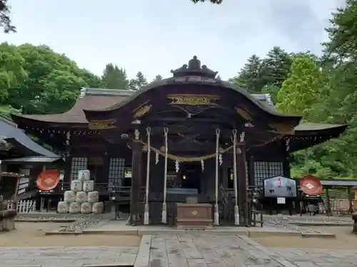 武田神社の本殿・本堂