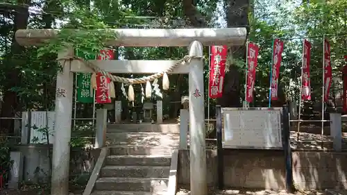 座間神社の鳥居