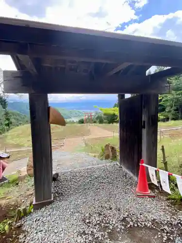 河口浅間神社の山門