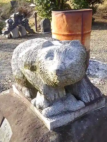 黒沼神社の像