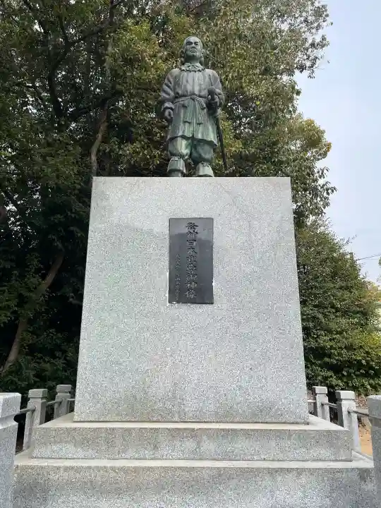 和泉國一之宮 大鳥大社の{uncategorized: "未分類", other: "その他", undefined: "問題あり", building: "その他建物", grave: "お墓", sacred_gate: "鳥居", guardian: "狛犬", statue: "像", buddha: "仏像", history: "歴史", nature: "自然", garden: "庭園", animal: "動物", pagoda: "塔", temizu: "手水舎", mountain_gate: "山門・神門", sanctuary: "本殿・本堂", subordinate: "末社・摂社", art: "芸術", scenery: "景色", jizo: "地蔵", ema: "絵馬", goshuin: "御朱印", omikuji: "おみくじ", items: "授与品その他", amulet: "お守り", goshuincho: "御朱印帳", eats: "食事", festival: "お祭り", votive_dance: "神楽", shichigosan: "七五三参", wedding: "結婚式", experience: "体験その他", initially: "初詣", around: "周辺", anti_infection: "感染症対策"}