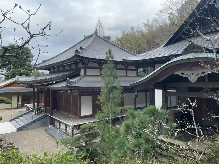 薬王寺の{uncategorized: "未分類", other: "その他", undefined: "問題あり", building: "その他建物", grave: "お墓", sacred_gate: "鳥居", guardian: "狛犬", statue: "像", buddha: "仏像", history: "歴史", nature: "自然", garden: "庭園", animal: "動物", pagoda: "塔", temizu: "手水舎", mountain_gate: "山門・神門", sanctuary: "本殿・本堂", subordinate: "末社・摂社", art: "芸術", scenery: "景色", jizo: "地蔵", ema: "絵馬", goshuin: "御朱印", omikuji: "おみくじ", items: "授与品その他", amulet: "お守り", goshuincho: "御朱印帳", eats: "食事", festival: "お祭り", votive_dance: "神楽", shichigosan: "七五三参", wedding: "結婚式", experience: "体験その他", initially: "初詣", around: "周辺", anti_infection: "感染症対策"}