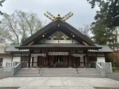 新琴似神社の{uncategorized: "未分類", other: "その他", undefined: "問題あり", building: "その他建物", grave: "お墓", sacred_gate: "鳥居", guardian: "狛犬", statue: "像", buddha: "仏像", history: "歴史", nature: "自然", garden: "庭園", animal: "動物", pagoda: "塔", temizu: "手水舎", mountain_gate: "山門・神門", sanctuary: "本殿・本堂", subordinate: "末社・摂社", art: "芸術", scenery: "景色", jizo: "地蔵", ema: "絵馬", goshuin: "御朱印", omikuji: "おみくじ", items: "授与品その他", amulet: "お守り", goshuincho: "御朱印帳", eats: "食事", festival: "お祭り", votive_dance: "神楽", shichigosan: "七五三参", wedding: "結婚式", experience: "体験その他", initially: "初詣", around: "周辺", anti_infection: "感染症対策"}