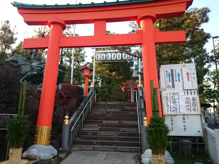 穴八幡宮の鳥居