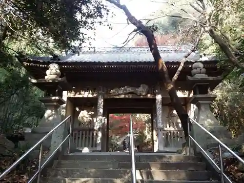 弥谷寺の山門