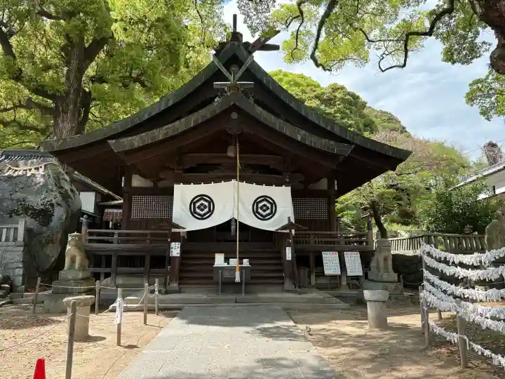 艮神社の{uncategorized: "未分類", other: "その他", undefined: "問題あり", building: "その他建物", grave: "お墓", sacred_gate: "鳥居", guardian: "狛犬", statue: "像", buddha: "仏像", history: "歴史", nature: "自然", garden: "庭園", animal: "動物", pagoda: "塔", temizu: "手水舎", mountain_gate: "山門・神門", sanctuary: "本殿・本堂", subordinate: "末社・摂社", art: "芸術", scenery: "景色", jizo: "地蔵", ema: "絵馬", goshuin: "御朱印", omikuji: "おみくじ", items: "授与品その他", amulet: "お守り", goshuincho: "御朱印帳", eats: "食事", festival: "お祭り", votive_dance: "神楽", shichigosan: "七五三参", wedding: "結婚式", experience: "体験その他", initially: "初詣", around: "周辺", anti_infection: "感染症対策"}