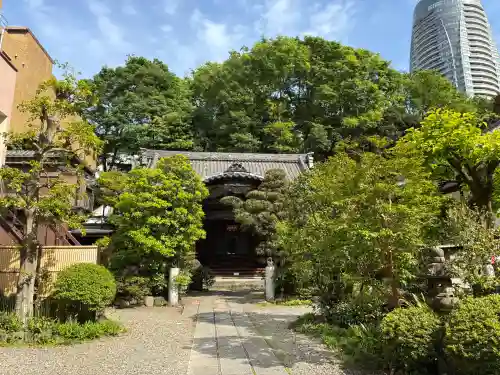 栄閑院の{uncategorized: "未分類", other: "その他", undefined: "問題あり", building: "その他建物", grave: "お墓", sacred_gate: "鳥居", guardian: "狛犬", statue: "像", buddha: "仏像", history: "歴史", nature: "自然", garden: "庭園", animal: "動物", pagoda: "塔", temizu: "手水舎", mountain_gate: "山門・神門", sanctuary: "本殿・本堂", subordinate: "末社・摂社", art: "芸術", scenery: "景色", jizo: "地蔵", ema: "絵馬", goshuin: "御朱印", omikuji: "おみくじ", items: "授与品その他", amulet: "お守り", goshuincho: "御朱印帳", eats: "食事", festival: "お祭り", votive_dance: "神楽", shichigosan: "七五三参", wedding: "結婚式", experience: "体験その他", initially: "初詣", around: "周辺", anti_infection: "感染症対策"}
