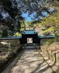 定光寺の山門