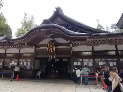 高野山金剛峯寺奥の院の{uncategorized: "未分類", other: "その他", undefined: "問題あり", building: "その他建物", grave: "お墓", sacred_gate: "鳥居", guardian: "狛犬", statue: "像", buddha: "仏像", history: "歴史", nature: "自然", garden: "庭園", animal: "動物", pagoda: "塔", temizu: "手水舎", mountain_gate: "山門・神門", sanctuary: "本殿・本堂", subordinate: "末社・摂社", art: "芸術", scenery: "景色", jizo: "地蔵", ema: "絵馬", goshuin: "御朱印", omikuji: "おみくじ", items: "授与品その他", amulet: "お守り", goshuincho: "御朱印帳", eats: "食事", festival: "お祭り", votive_dance: "神楽", shichigosan: "七五三参", wedding: "結婚式", experience: "体験その他", initially: "初詣", around: "周辺", anti_infection: "感染症対策"}