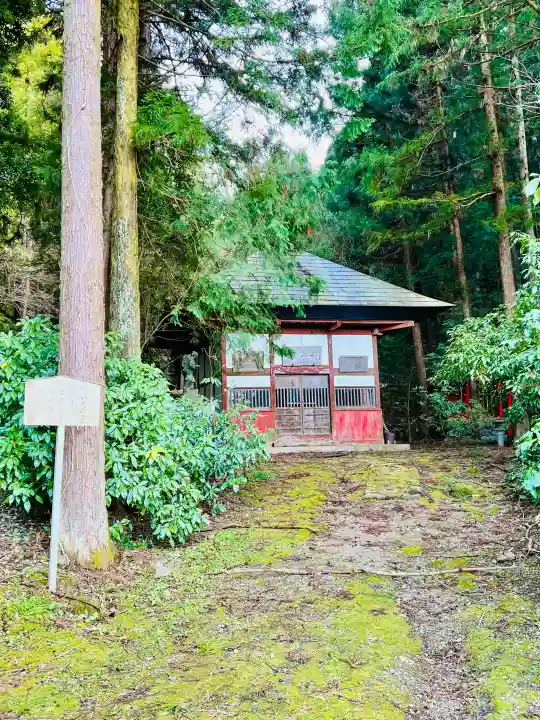 岩井堂(圓融寺境外観音堂)の{uncategorized: "未分類", other: "その他", undefined: "問題あり", building: "その他建物", grave: "お墓", sacred_gate: "鳥居", guardian: "狛犬", statue: "像", buddha: "仏像", history: "歴史", nature: "自然", garden: "庭園", animal: "動物", pagoda: "塔", temizu: "手水舎", mountain_gate: "山門・神門", sanctuary: "本殿・本堂", subordinate: "末社・摂社", art: "芸術", scenery: "景色", jizo: "地蔵", ema: "絵馬", goshuin: "御朱印", omikuji: "おみくじ", items: "授与品その他", amulet: "お守り", goshuincho: "御朱印帳", eats: "食事", festival: "お祭り", votive_dance: "神楽", shichigosan: "七五三参", wedding: "結婚式", experience: "体験その他", initially: "初詣", around: "周辺", anti_infection: "感染症対策"}