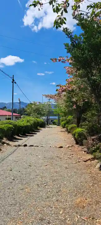 氷上神社の{uncategorized: "未分類", other: "その他", undefined: "問題あり", building: "その他建物", grave: "お墓", sacred_gate: "鳥居", guardian: "狛犬", statue: "像", buddha: "仏像", history: "歴史", nature: "自然", garden: "庭園", animal: "動物", pagoda: "塔", temizu: "手水舎", mountain_gate: "山門・神門", sanctuary: "本殿・本堂", subordinate: "末社・摂社", art: "芸術", scenery: "景色", jizo: "地蔵", ema: "絵馬", goshuin: "御朱印", omikuji: "おみくじ", items: "授与品その他", amulet: "お守り", goshuincho: "御朱印帳", eats: "食事", festival: "お祭り", votive_dance: "神楽", shichigosan: "七五三参", wedding: "結婚式", experience: "体験その他", initially: "初詣", around: "周辺", anti_infection: "感染症対策"}